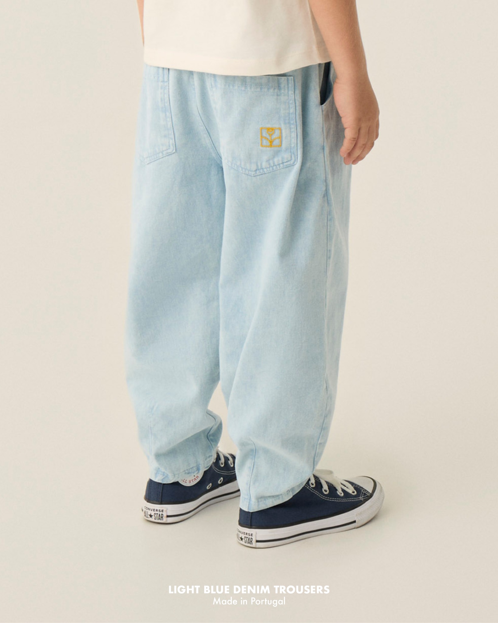 These trousers are the perfect piece to complete all your summer outfits 🩵

They feature an elastic waistband for extra comfort and are made from a woven cotton fabric with a heavy wash that makes each garment unique and special!

#Unisex #Kidswear