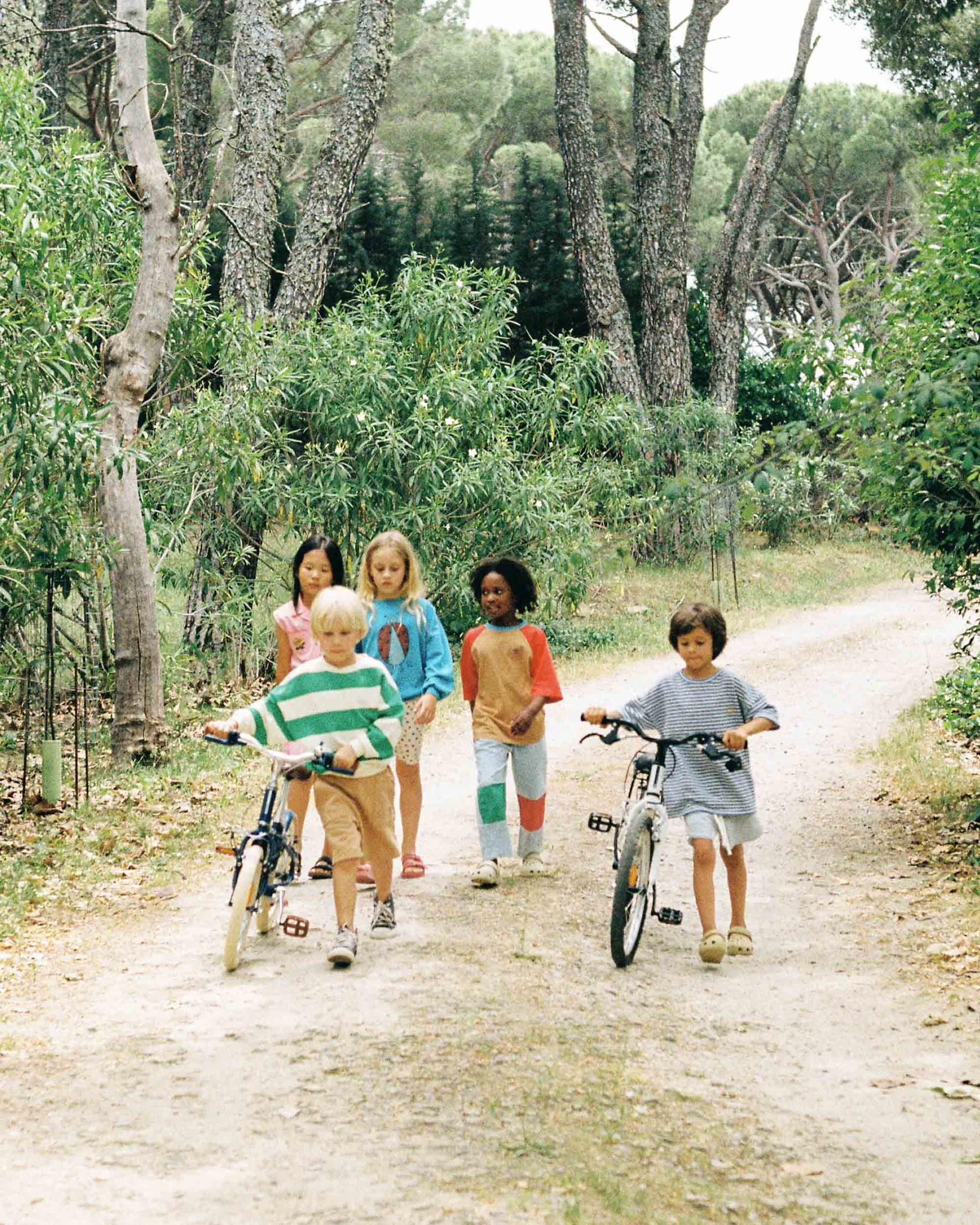 With friends along the way,
even the shortest trips feel like
#Volver 🌼

Photography @lucia.garciarey 
& @hugoaldatz 
Retouch @noanfraga 
Art direction & Styling @thecampamento 

#SS26 #Kidswear