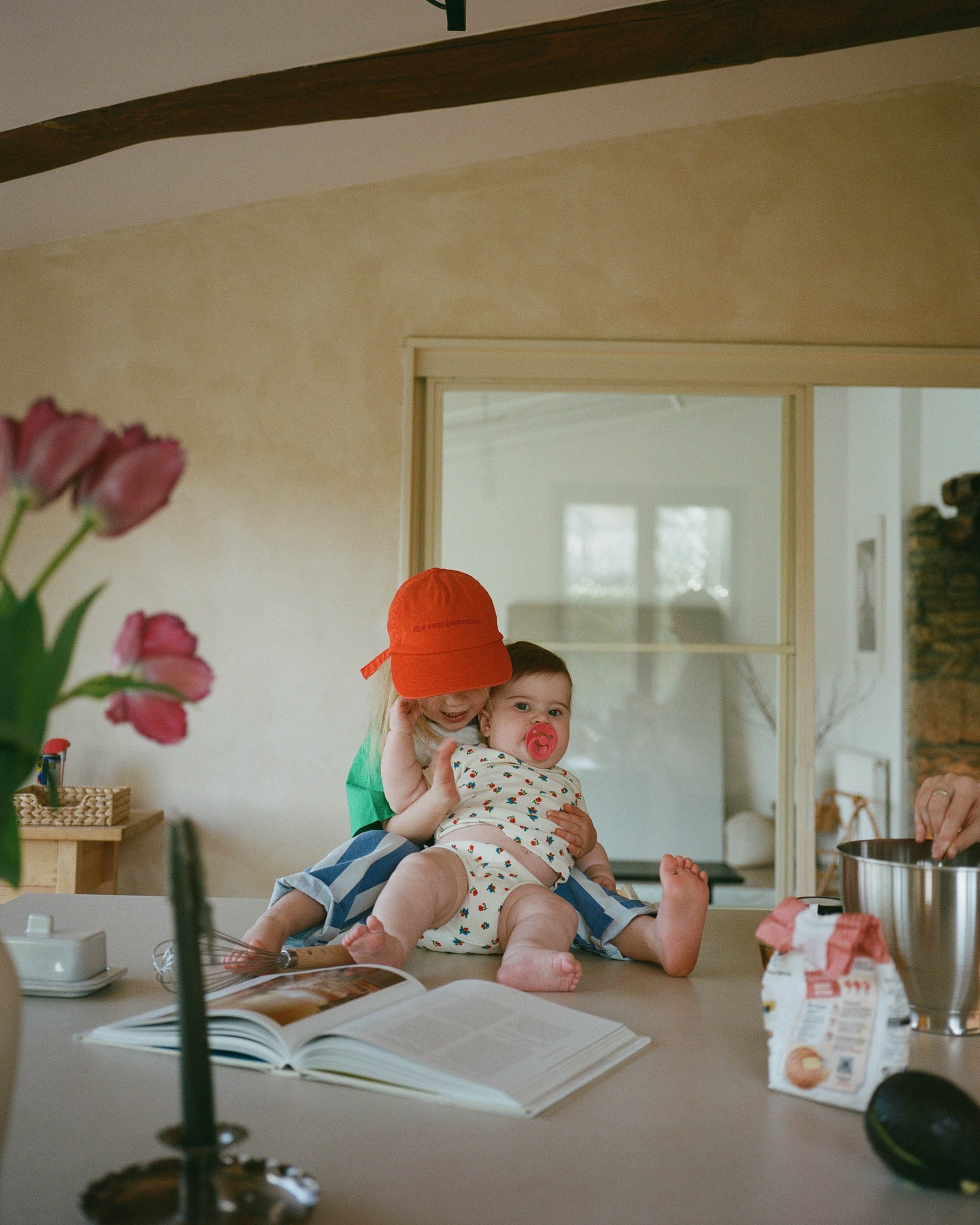 Little hands, shared laughter, and the quiet magic of being together 💙

#SS26 #BabyCollection