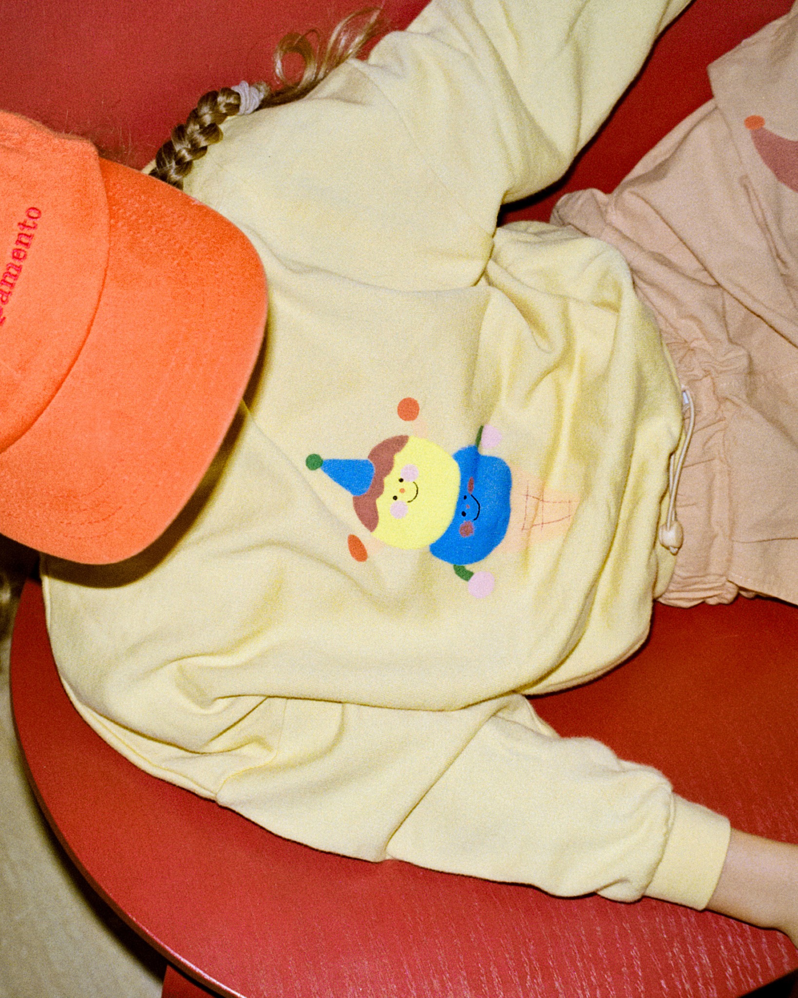 SS26 Capsule Collection is available worldwide ✨ Featuring prints by South Korean illustrator @zzoeykimm inspired by summer days 🌞

Photograhpy @tessguinery