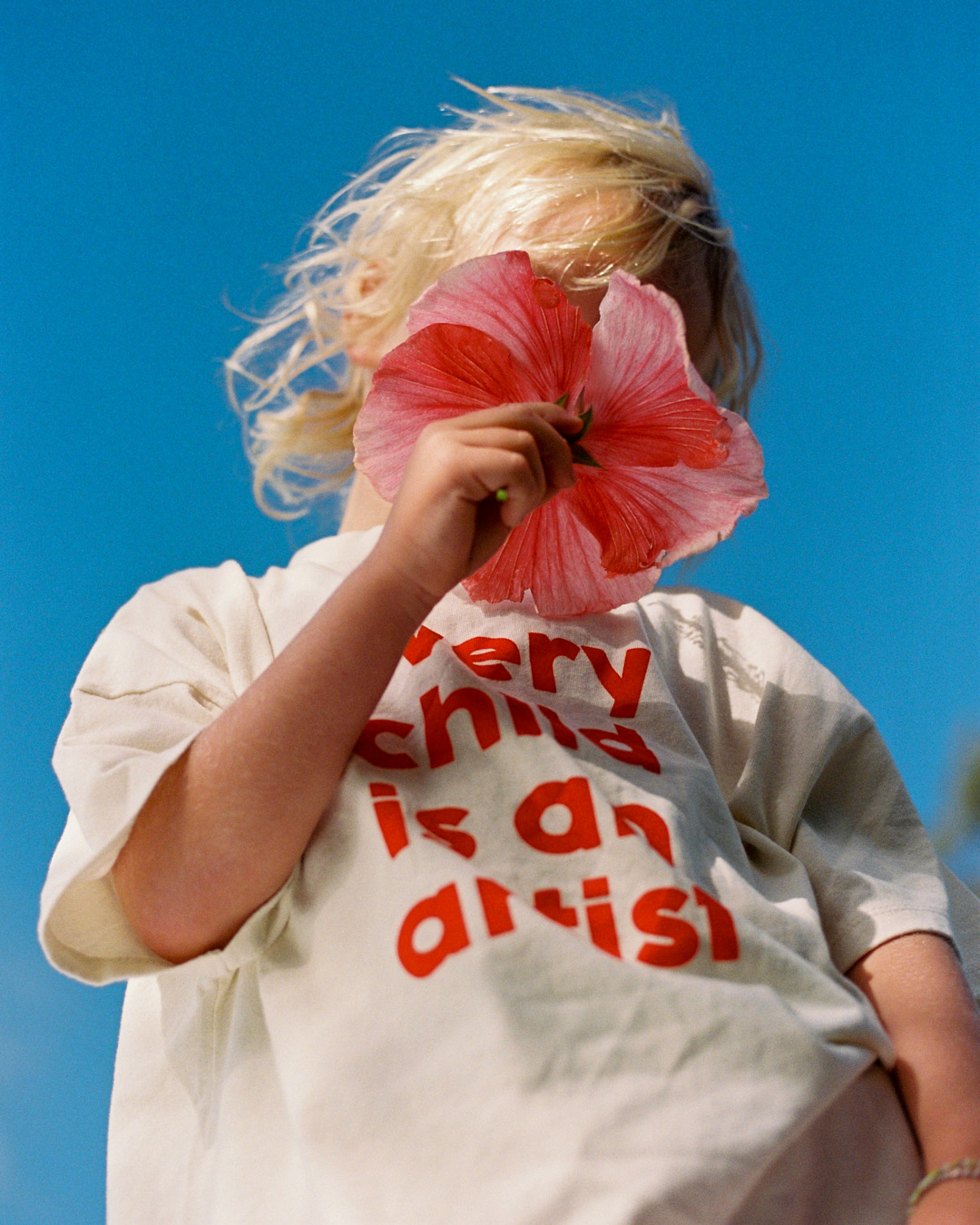 It's flower season 🌺 Discover the world in bloom alongside @opheliaafm, wearing pieces from our SS26 collection.

A celebration of color, nature and sunny days ahead!

Photography @opheliaafm

 #TheCampamento #Kidswear